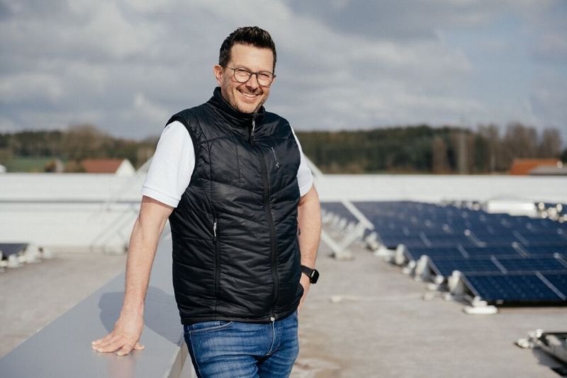 Leitet die Geschicke im RAFI-Werk in Bad Waldsee: Werksleiter Sven Nothelfer (Bild: Luis Barreiro Photography)
