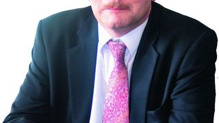 Thomas Warnatsch, geschäftsführender Gesellschafter der Mikromat GmbH, Dresden: „Mit der Ultra-Präzisions-Fräsmaschine 60SC haben wir eine Maschine für das Langzeit-Fräsen im Nanometerbereich entwickelt.   Bild: Kuttkat (Archiv: Vogel Business Media)