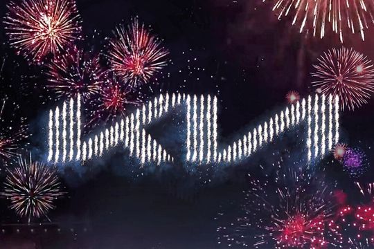 Zur Präsentation seines neuen Logos inszenierte Kia eine aufwendige Feuerwerksshow. Zur Präsentation seines neuen Logos inszenierte Kia eine aufwendige Feuerwerksshow.