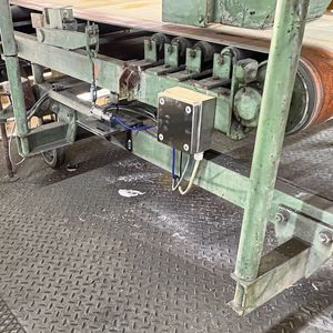 Nach der Umrüstung: Hybridwaage mit moderner Wägetechnik (Hier zu sehen: Biegestab-Wägezelle und Klemmenkasten)(Bild:  MTS MessTechnik Sauerland GmbH)