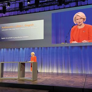 Überraschungsgast in diesem Jahr war die Botschafterin der Vereinigten Staaten in der Schweiz und Liechtenstein Callista L. Gingrich.  (Bild:  Anne Richter, VCG)