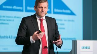 Ralf-Michael Franke, CEO der Division Drive Technologies: "Fortschritte in der Integration entlang der gesamten Wertschöpfungskette über Planung, Design, Engineering, Installation und Betrieb bis hin zum Service erhöhen die Effizienz von Maschinen und Anlagen, reduzieren die Produkteinführungszeiten und erhöhen die Flexibilität unserer Kunden." (Siemens/ Erich Malter)