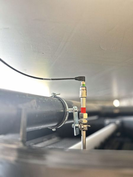 With its capacitive measuring method, the compact new level detector Jumo Zelos C01 LS reliably detects levels of liquids or other media. (Image:Jumo)