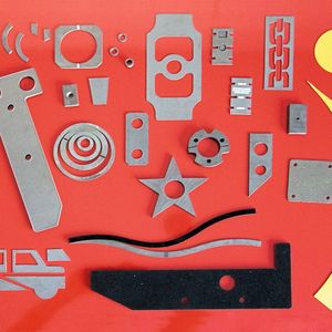 Laut Schallenkammer mit hoher Genauigkeit in Form gebracht, einsatzfertig endbearbeitet und oberflächentechnisch veredelt, sind diese technischen Zulieferteile aus magnetischen Werkstoffen.
