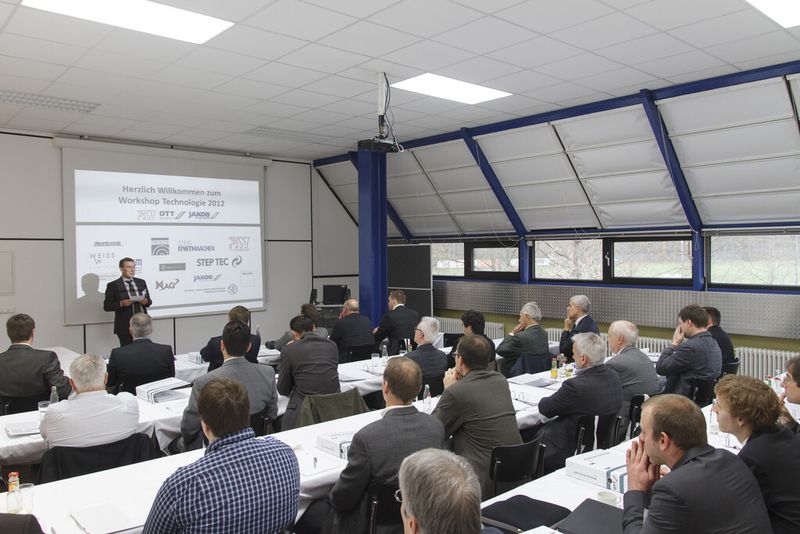 Blick ins Auditorium, während Ludwig Jakob seine Begrüßungsrede hält. (Bild: PTW)