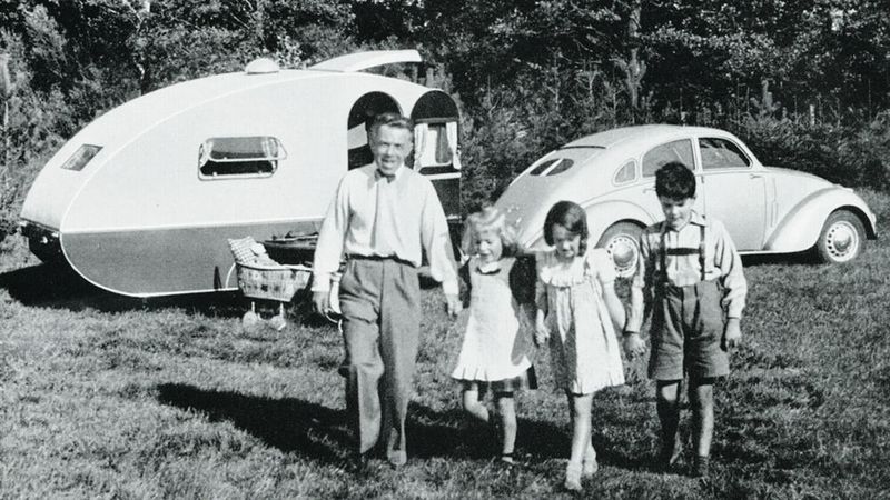 Hans Berger bringt mit seinem „Hausdabei“ einen der ersten Serienwohnwagen auf den Markt und wird zum erfolgreichsten deutschen Wohnwagenhersteller.   (Bild: Fritz Berger GmbH)