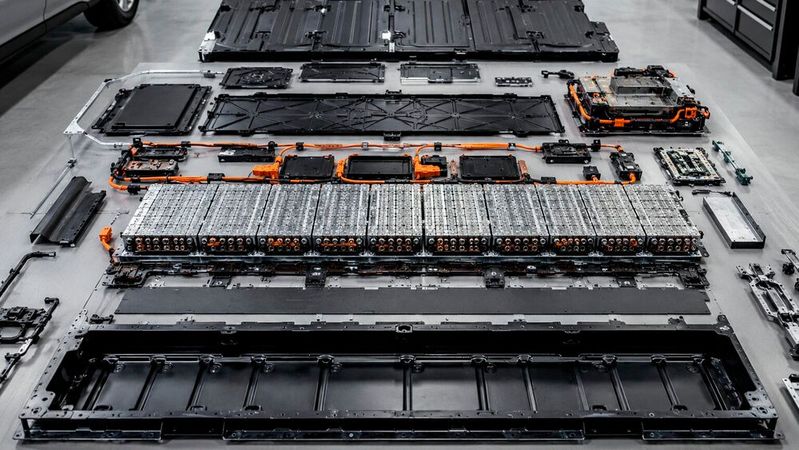 Im Forschungsprojekt E-Track wurden neue Design-Richtlinien entwickelt, die Batteriesysteme sicherer, nachhaltiger und wirtschaftlicher machen sollen. (Bild:  erstellt mit KI)