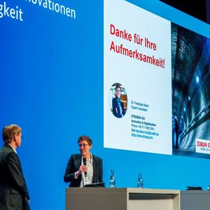 Franziska Reich, Expert Consultant bei Ed. Züblin, stellte ein ressourceneffizientes Tunnel-Tragsystem vor. (Bild:  bundesfoto/Bernd Lammel)