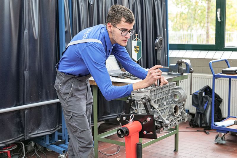 Felix Roscher aus Sachsen bei der Motorvermessung (Bild: Schmidt - VCG)