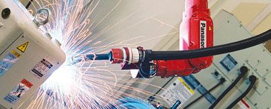 Panasonic demonstriert am Stand von Valk Welding moderne robotergestützte Schweißapplikationen. (Bild: Valk Welding)