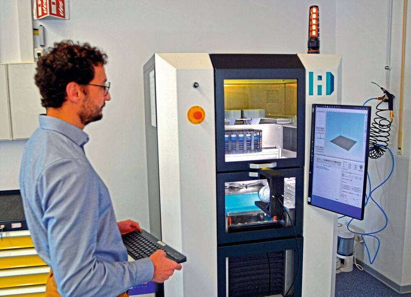 Sebastian Kallenberg, project engineer at Naddcon, while operating the CEM system (Source: Guido Radig)