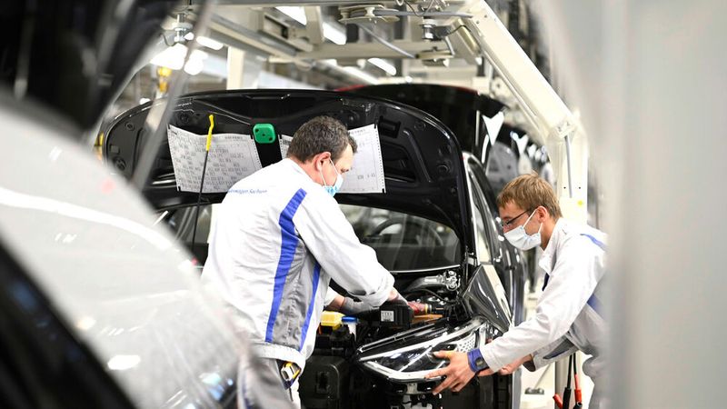 Die Beschäftigungssituation in der Automobilindustrie bleibt angespannt.