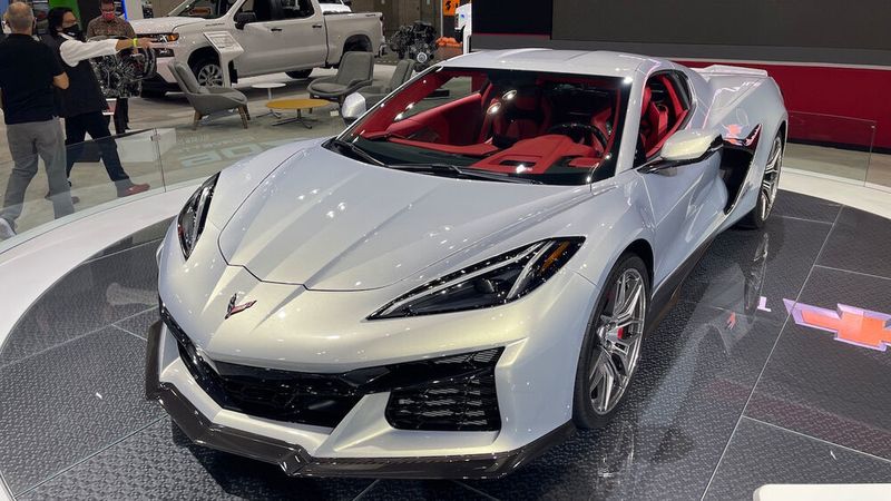 Ein Besuchermagnet ist die Neuauflage des amerikanischen Autotraums: die Corvette. (Grundhoff/pressinform)