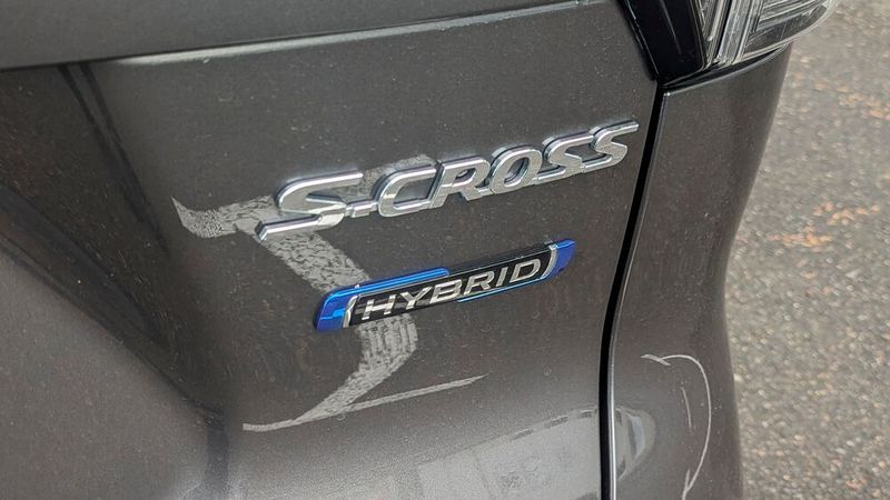 3. Der Antrieb: Der aktuelle S-Cross ist nur noch mit zwei Antriebsvarianten lieferbar, dem 1.4 Boosterjet mit 95 kW/129 PS und dem von uns getesteten 1.5 Dualjet Hybrid mit 85 kW/115 PS. Der Testwagen war mit dem Allradantrieb namens Allgrip ausgestattet. (Bild: Simon – VCG)