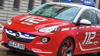 Die Opel-Händler sollen im Hinblick auf drohende CO2-Strafen die Kohlen aus dem Feuer holen. (Bild: Opel)