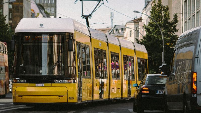 Der ÖPNV konnte zwar 2025 ein leichtes Wachstum verzeichnen, aber die Probleme bleiben signifikant.(Bild:  frei lizensiert bei Pexels)