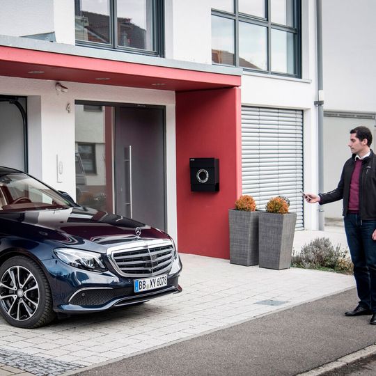 Das eigene Auto bietet in der Corona-Krise mehr Schutz vor einer Ansteckung als etwa öffentliche Verkehrsmittel.(Bild:  Daimler)