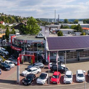 Mit den Marken Mitsubishi und Kia ist das Obernburger Autohaus Seitz in der Region sehr erfolgreich.(Bild:  Autohaus Seitz)