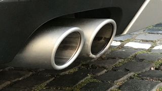Der Kohlendioxid-Ausstoß von Neuwagen sank 2020 im Schnitt um 11 Prozent im Vergleich zu 2019. (Bild: Seyerlein/»kfz-betrieb«)
