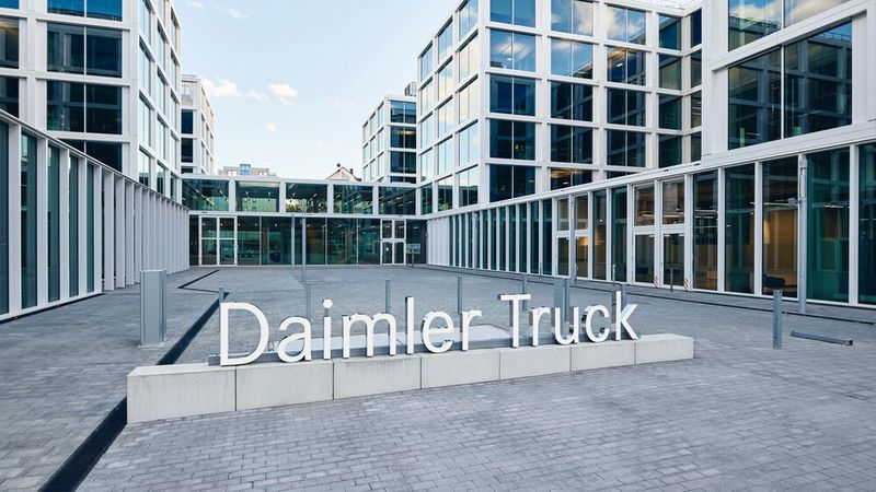 Im Dezember 2021 wurde das Geschäft mit Lkw und Bussen vom ehemaligen Daimler-Konzern getrennt.(Bild:  Daimler Truck)