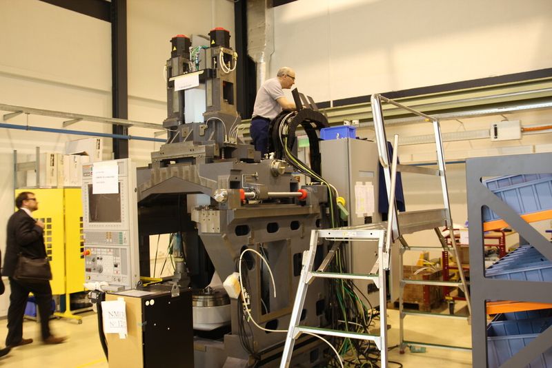 Auch bei den Mori-Seiki-Maschinen verbaut man in Le Locle einen möglichst großen Anteil von Komponenten aus Europa. Phoenix Contact, Hydac und Igus gehören zu den Lieferanten. (Bild: Fouhy)