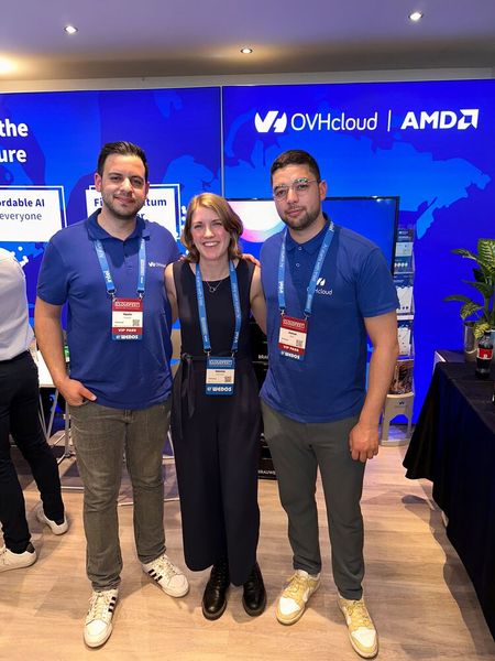 (l.) Yasin Nasrati, Hanna Sißmann und Junus Behr (OVHcloud) geben ab 17h Bier aus. (Bild: Vogel IT-Medien GmbH)