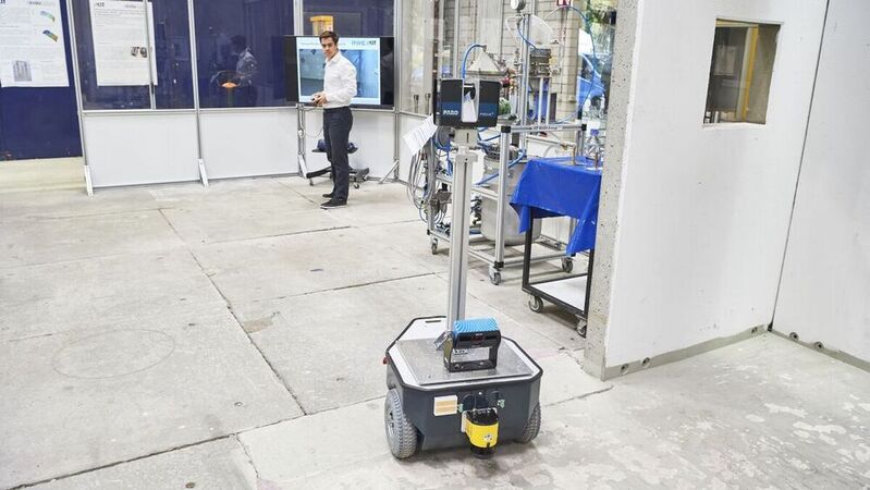 Der Erkundungsroboter „GammaBot“ scannt kontaminierte Innenräume und misst die Strahlenbelastung. Er wurde von KIT-Forschern im Kompetenzzentrum „Robotersysteme für die Dekontamination in menschenfeindlichen Umgebungen“ (ROBDEKON) entwickelt.