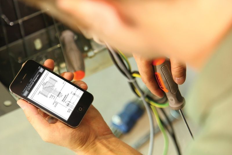 The application EXTEND7000 enables comprehensive and integrated access to SCADA systems (e.g. WinCC, InTouch etc.) and maintenance systems (e.g. IBM-Maximo) on a single mobile device (Schad)
