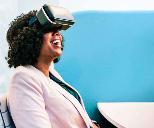 Augmented Reality kann B2B-Unternehmen als Trainingslösung dienen und Handbücher ersetzen. (Bild:  gemeinfrei / Pexels)