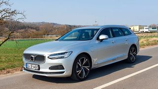 Der Volvo V90 ist mit einem Plug-in-Hybridantrieb in zwei Leistungsstufen erhältlich. (Mauritz/»kfz-betrieb«)