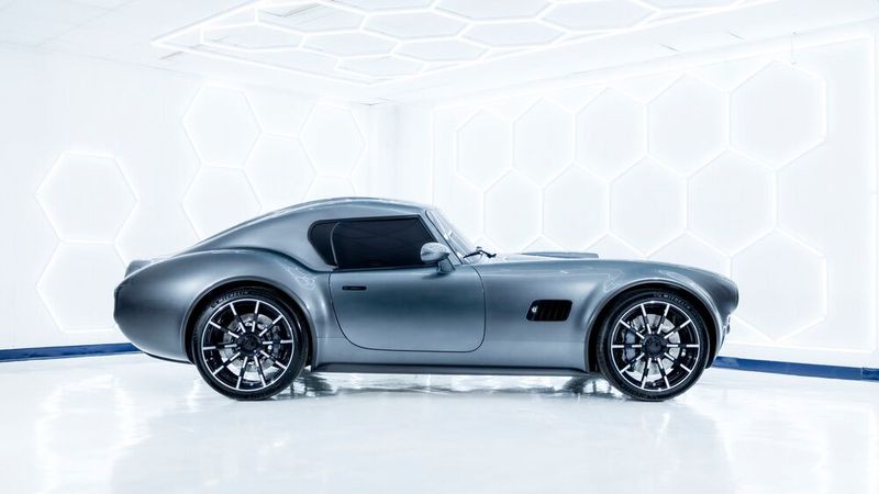Wie der offene GT Roadster basiert das Coupé auf einer neu entwickelten Aluminiumplattform. (Bild: AC Cobra)