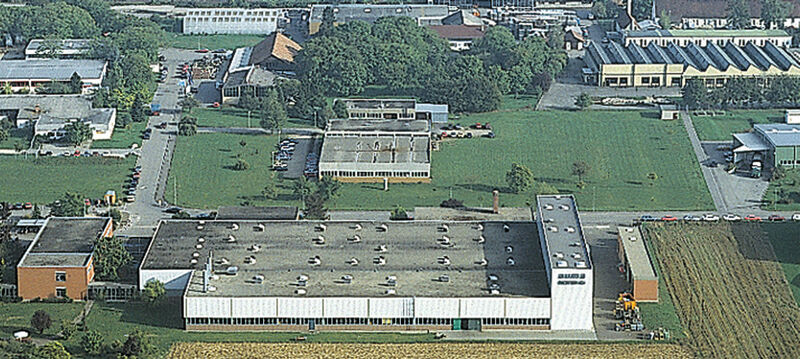 1973: Eine großzügige Anlage für den neuen Hauptsitz in Müllheim: Mehr als 4000 Quadratmeter stehen ab sofort für die Produktion bereit, und auch die Verwaltung kann in moderne Gebäude umziehen. (Auma)