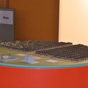 Auch die Eon SE plant Projekte in Nordafrika und war mit dem Modell eines CSP-Kraftwerkes in Berlin vertreten. Diese Technik wird zurzeit bei der Solarenergie für den Wüstenstrom favorisiert.