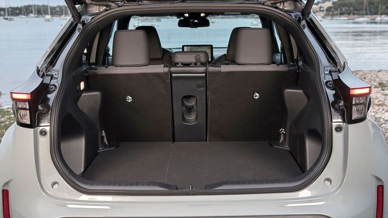 Das Kofferraumvolumen gibt Toyota mit 397, beim Allradler mit 320 Litern an. (Bild: Toyota)