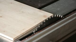 Mit dem Auto-Panel-Sizer können optimierte Schnittpläne für die Produktion rechteckiger Teile erstellt und dabei Verschnitt, Produktionszeiten und Fertigungskosten minimiert werden. (Bild: gemeinfrei)