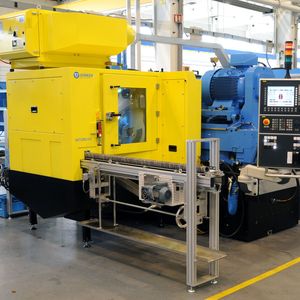 Dem Automobilzulieferer und Hersteller von Antriebskomponeten hat es vor allem die Saturn 915 von Junker angetan. Ein Hauptgrund ist ihre schnelle Umrüstbarkeit auf diverse Werkstücke. Ihr Schleifscheibendurchmesser beträgt 915 Millimeter. Das Abrichten erfolgt NC-gesteuert. Optional stehe eine automatische Zuführeinheit zur Verfügung, die praktisch jedes Werkstück transportiere.