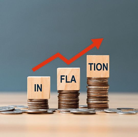 Die derzeitige Inflation ist einer von momentan vielen Gründen, die eine Preiserhöhung nach sich ziehen. Die derzeitige Inflation ist einer von momentan vielen Gründen, die eine Preiserhöhung nach sich ziehen.