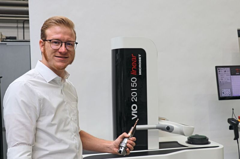 At Berg, CAM programmer Oliver Oberkoch is responsible, among other things, for digital tool management and coordinating tool presetting. The Haimer Microset VIO linear ideally matches his vision of digital tool management. (Source: Haimer)