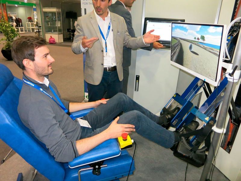 Schließt man zusätzlich noch einen Bildschirm an, können Spiele beziehungsweise virtuelle Welten das Training zusätzlich unterstützen. (Schäfer / Devicemed)