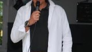 Tiemo Sehon verkündete vor rund 200 Gästen die Gründung von Sehon Russ. (Foto: Wenz)