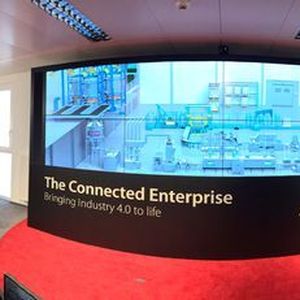 Das gesamte Kompetenzzentrum aus der Froschperspektive.