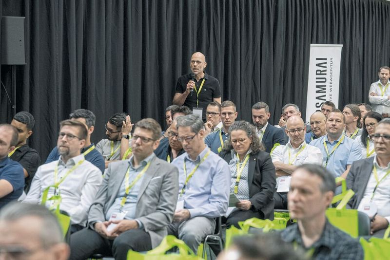 Insgesamt 150 TeilnehmerInnen nahmen an den beiden SMM-Technologietagen bei der Walter Meier (Fertigungslösungen) AG teil. (Bild: Thomas Entzeroth)