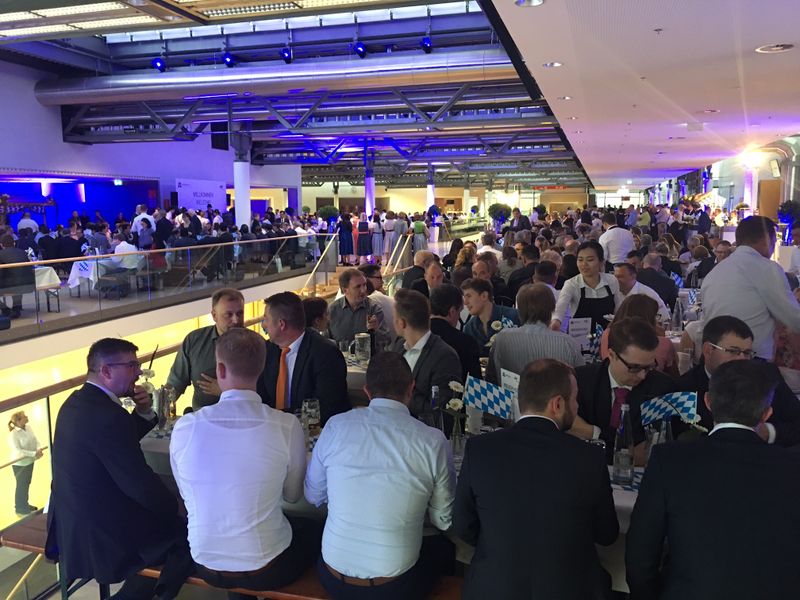 Impressionen vom Ausstellerabend (Bayerischer Abend) im ICM Foyer anlässlich des 50-jährigen Analytica-Jubiläums. (Bild: LABORPRAXIS)