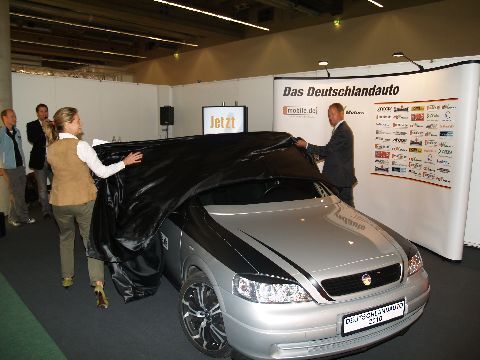 Zum Vorschein kam der „VW Astra“. 2000 Arbeitsstunden investierten die Mechaniker in das Fahrzeug. (Archiv: Vogel Business Media)