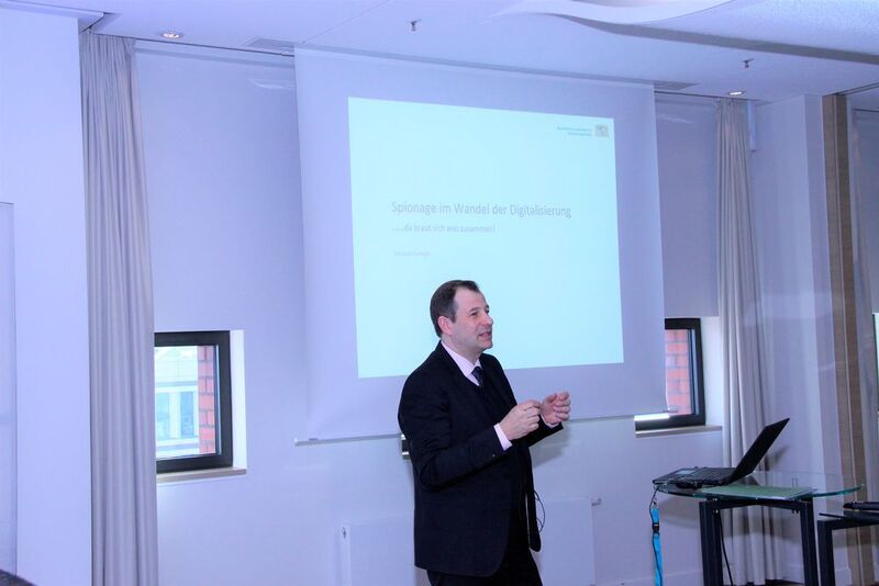 In der ersten Impuls-Keynote am zweiten Tag prophezeite Michael George, Leiter des Cyber-Allianz-Zentrum München, in puncto Cybercrime: „Da braut sich was zusammen!“ (Vogel IT-Medien GmbH)