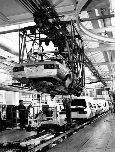 Die „Hochzeit“ im Werk Sindelfingen im Jahr 1973. (Daimler)