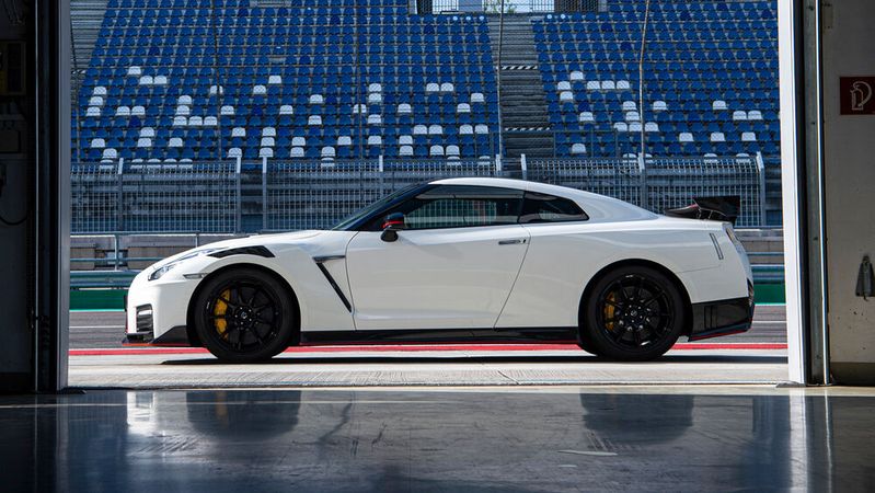 Nissan Europa verfolgt eine modellpolitische Neuausrichtung, die keinen Platz mehr für sportliche Verbrenner kennt. Nissan Europa verfolgt eine modellpolitische Neuausrichtung, die keinen Platz mehr für sportliche Verbrenner kennt.