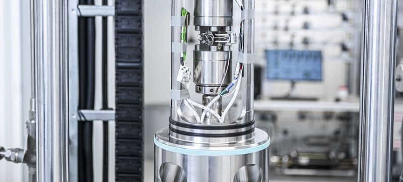 Prüfung von Rohrleitungsmaterial unter Wasserstoff-Einfluss.(Bild:  Rosen Gruppe)