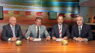 Den Vertrag unterzeichneten (v.l.n.r.) Ron den Engelsen, Mitglied des Board of Management, und Henk Groeneveld, CEO und Präsident Groeneveld-Gruppe, Matthias Kärcher, Direktor, und  Dr.-Ing Sven M. Schultheis, Geschäftsführer der Eugen Woerner GmbH & Co KG.  (Bild: Woerner)