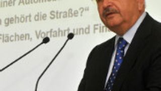 ZDK-Präsident Jürgen Karpinski beim Berliner Automobildialog. (Foto: Zietz)